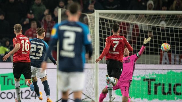 2. Bundesliga: 3:1 in Hannover: Kaiserslautern verteidigt Tabellenrang