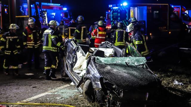 Hagen: Vier Menschen bei Crash auf A1 schwer verletzt
