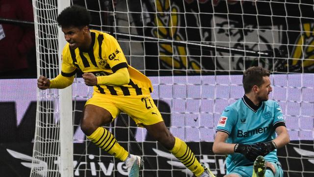 Bundesliga: «Auf dem Gaspedal bleiben»: Dortmund ist wieder Bayern-Jäger