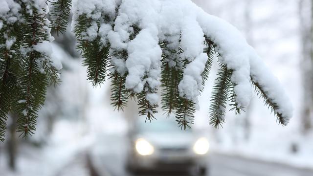 Wetter: Schneefall und Sturmböen in Bayern