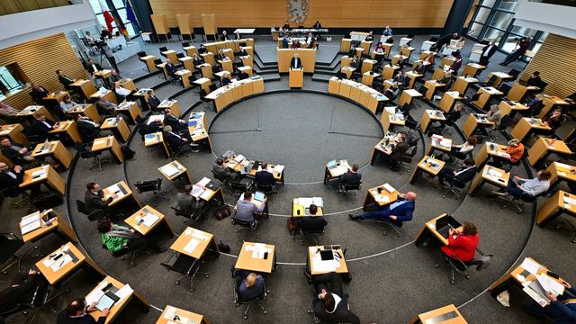 Landtag: AfD, CDU und FDP verabschieden Gesetz für Spielhallen