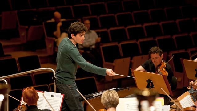 Orchester: Philharmoniker schwärmen vom neuen Chefdirigenten Shani