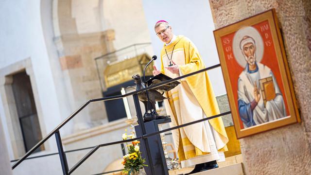 Hildesheim: Bischof dankt Sicherheitskräften beim Friedensgottesdienst