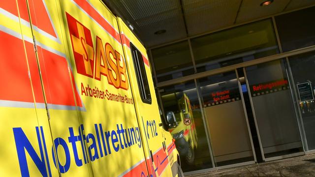 München: Fahrer von Transporter bei Kollision mit Trambahn verletzt