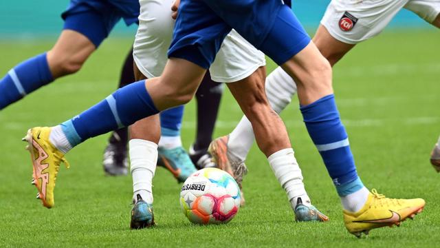 Fußball: HSV-AG: Dinsel und Wüstefeld bei Versammlung im Mittelpunkt