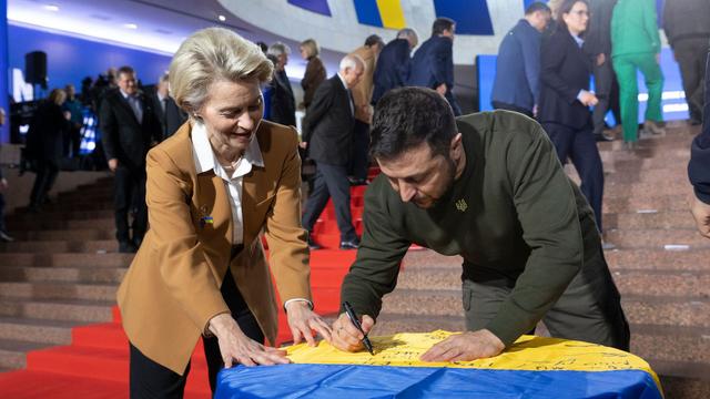 Ukraine: Von der Leyen trifft mit EU-Kommission in Kiew ein