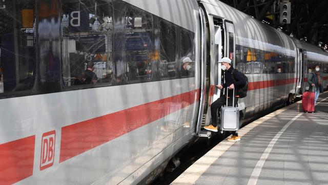 Verkehr: Deutsche Bahn im Fernverkehr pünktlicher als im Dezember