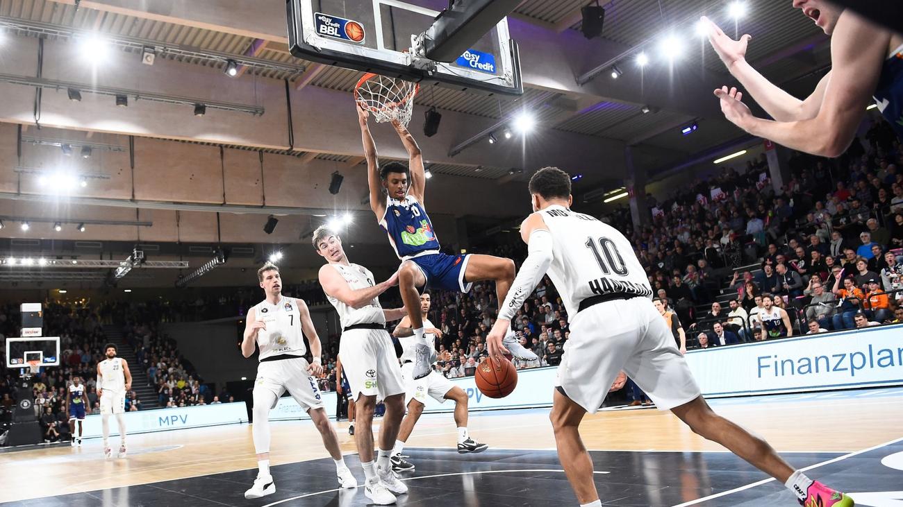 Basketball Bundesliga Rostock Seawolves feiern klaren Sieg in Hamburg