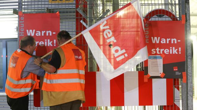 Warnstreik: Ab 22 Uhr 24 Stunden Kein Luftverkehr Am Airport Hamburg ...