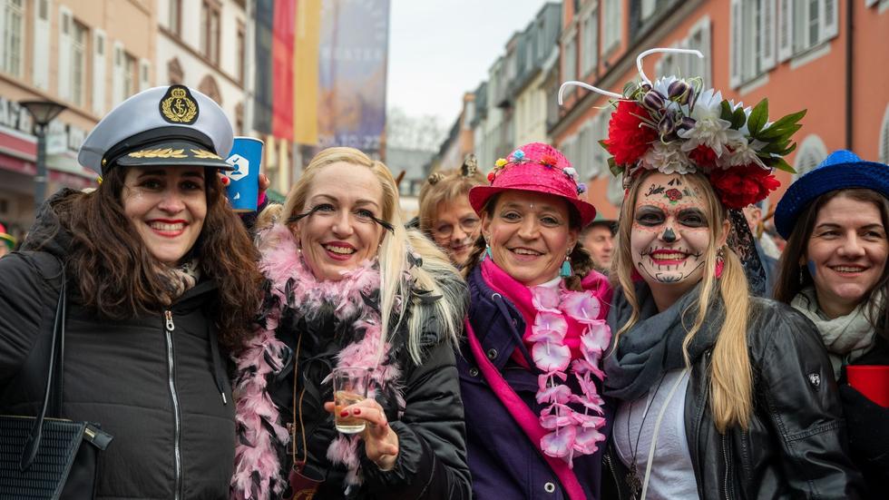 Tradition "Nicht von einem Typ abhängig" Weiberfastnacht ZEIT ONLINE