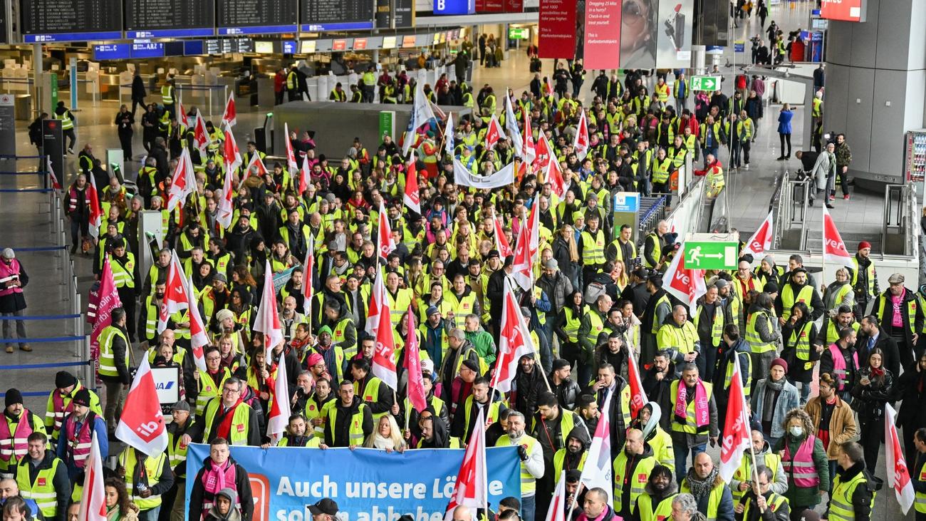 Tarifstreit: Warnstreik Legt Betrieb An Sieben Flughäfen Lahm | ZEIT ONLINE