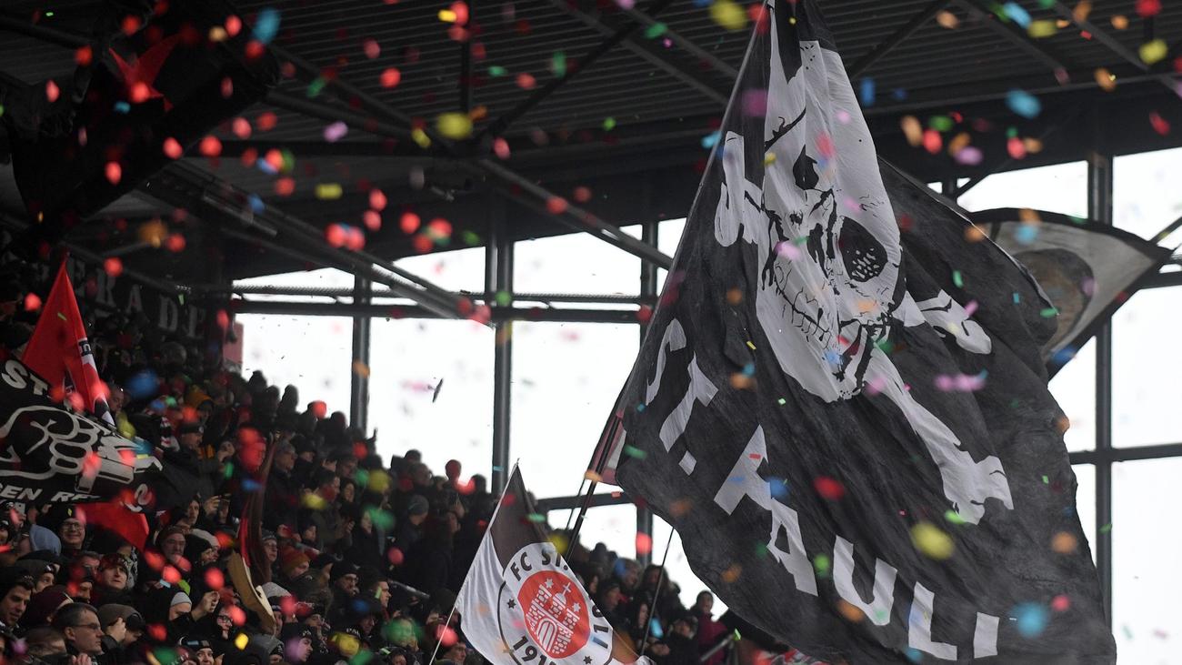 2. Bundesliga Polizei Risikospiel zwischen St. Pauli und Rostock