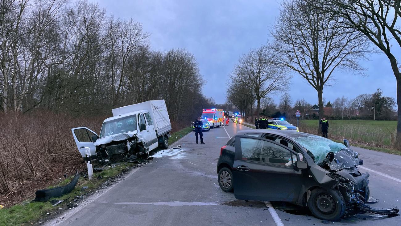 Ammerland: Autofahrer Stirbt Nach Zusammenstoß Auf B401 Nahe Oldenburg ...