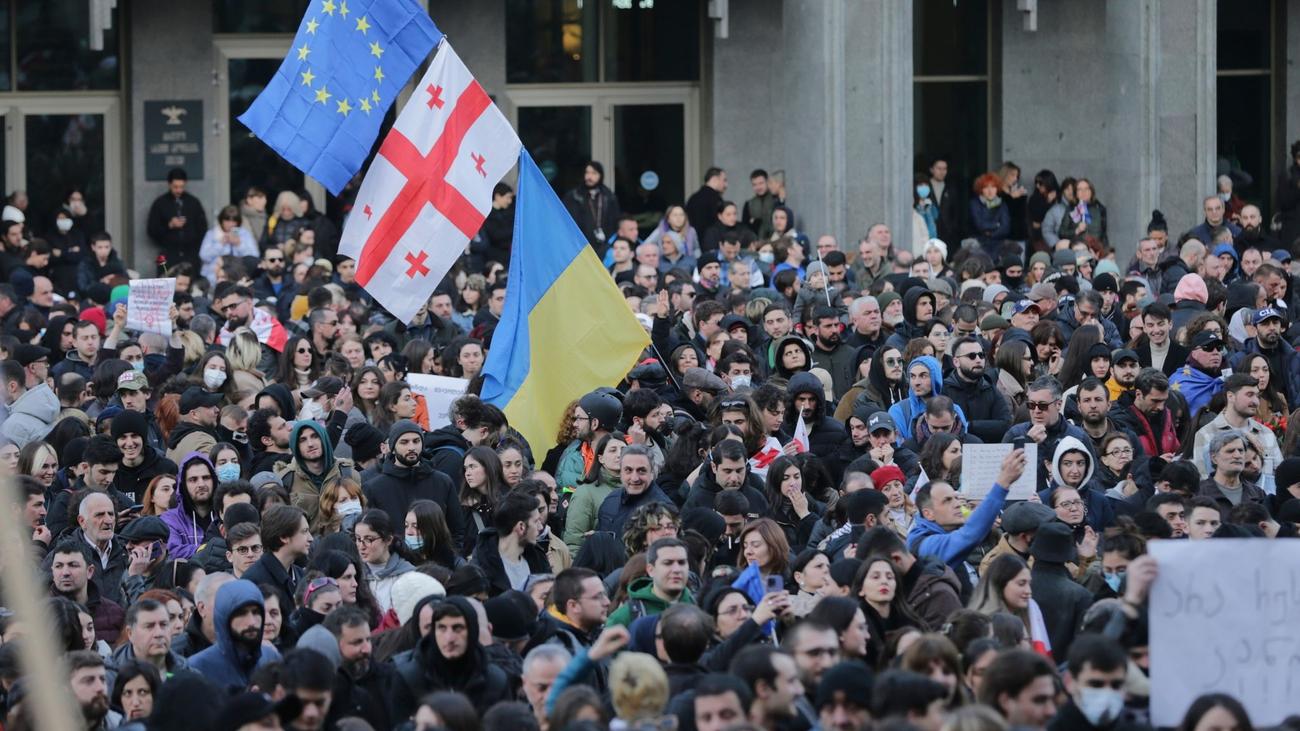 Georgien: Erneut Gewalt Bei Demonstration In Tiflis | ZEIT ONLINE