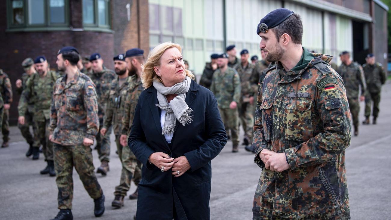 Bundeswehr: "Zeitenwende": Wehrbeauftragte Fordert Ende Der Behäbigkeit ...