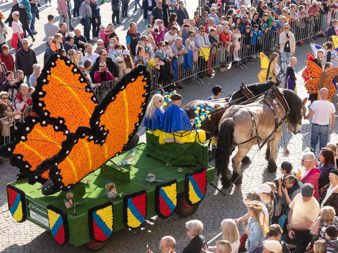 Brauchtum: Rund 25.000 Schaulustige feiern Sommergewinn in Eisenach | ZEIT  ONLINE