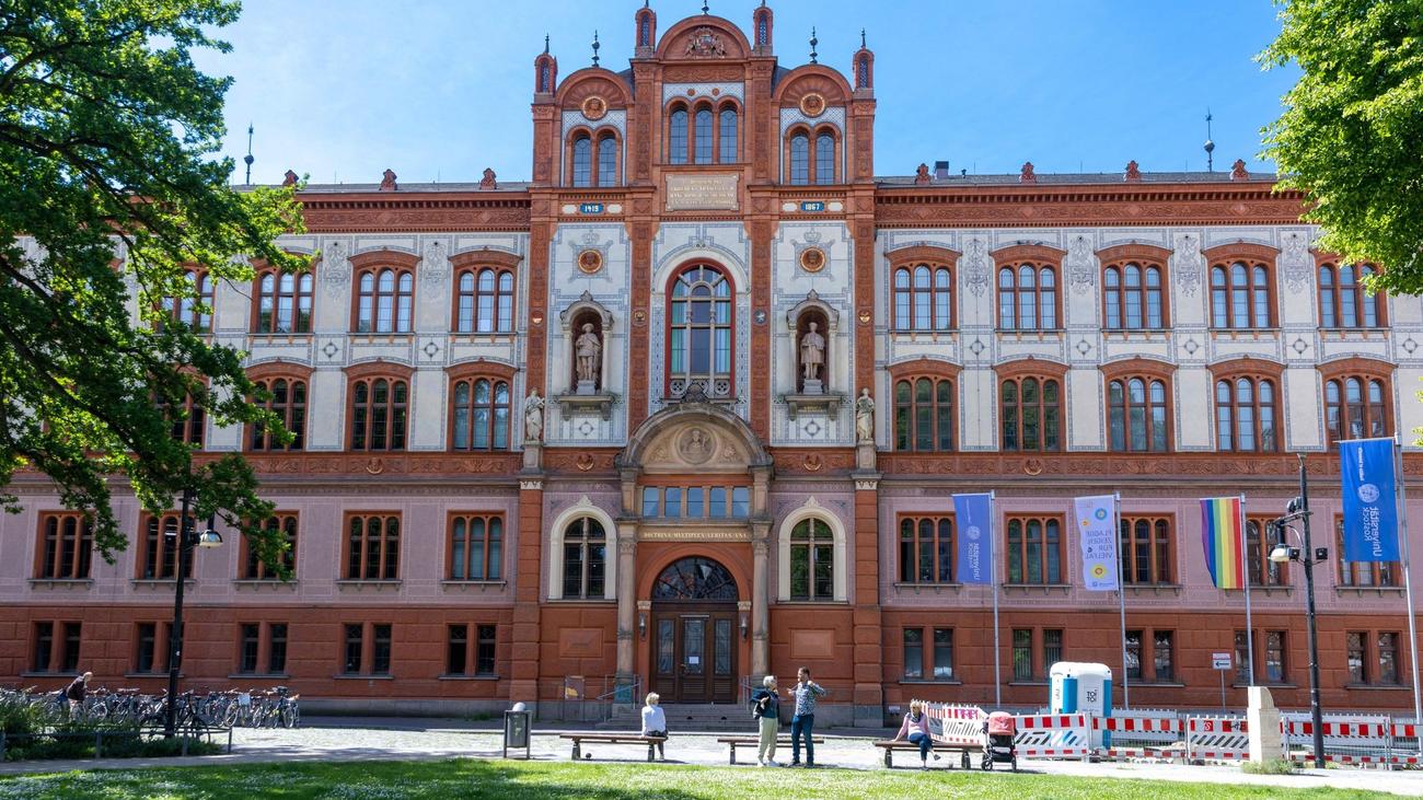 Hochschulen: Feierlicher Amtsantritt der ersten Rektorin der Uni ...