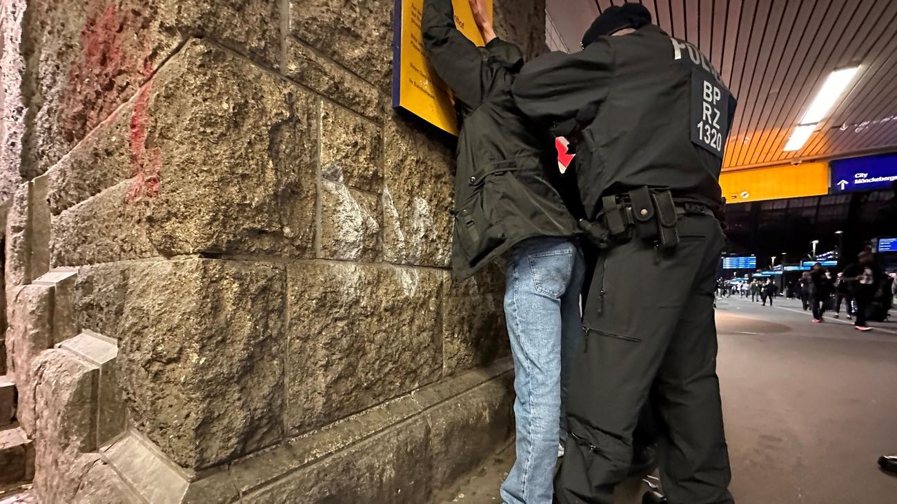 Polizeieinsatz: Bundespolizei Kontrolliert Waffenverbot Am Hauptbahnhof ...