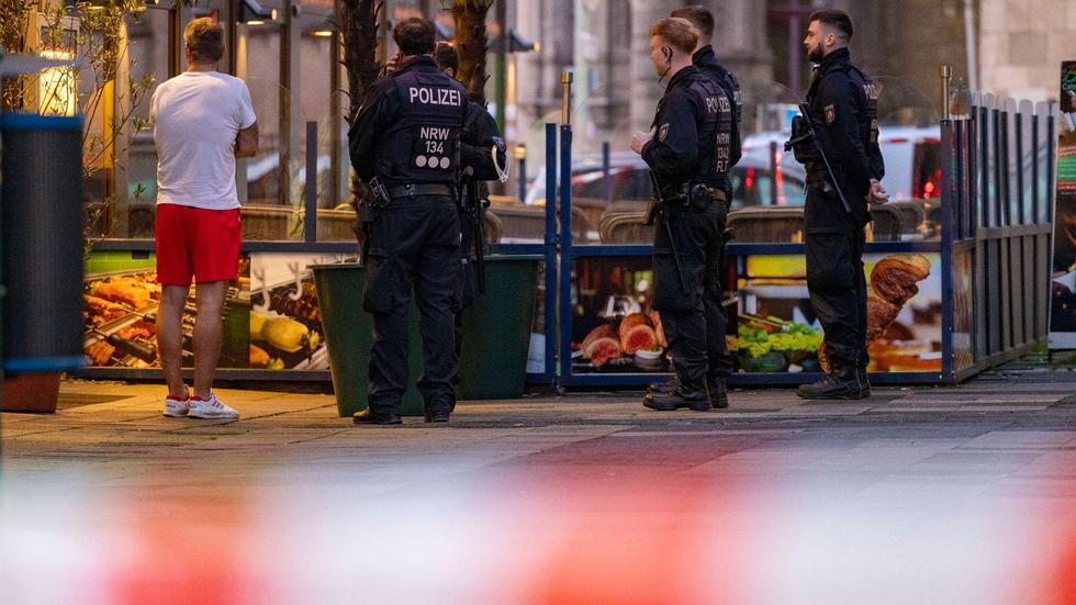 Kriminalität: Tatverdächtiger nach Attacke in Duisburg auf der Flucht ...