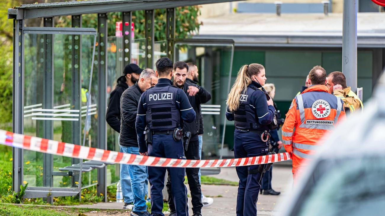 Polizei: Mann Stirbt Nach Schüssen - Tatverdächtige Noch Teenager ...