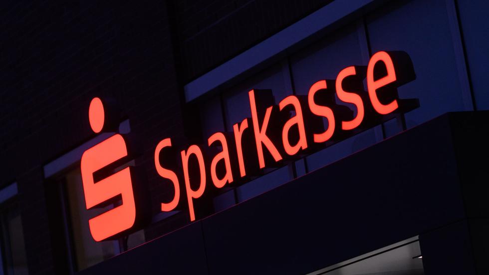 Sparkassen Kein erhöhter Abzug von Geld wegen fehlender Zinsen ZEIT ONLINE