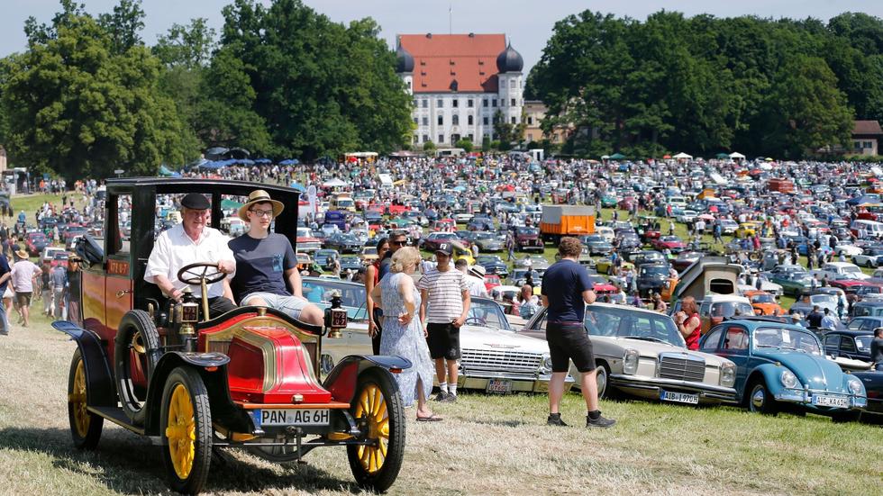 Tuntenhausen: Oldtimer-Parade: viele Klassiker zu bewundern | ZEIT ONLINE