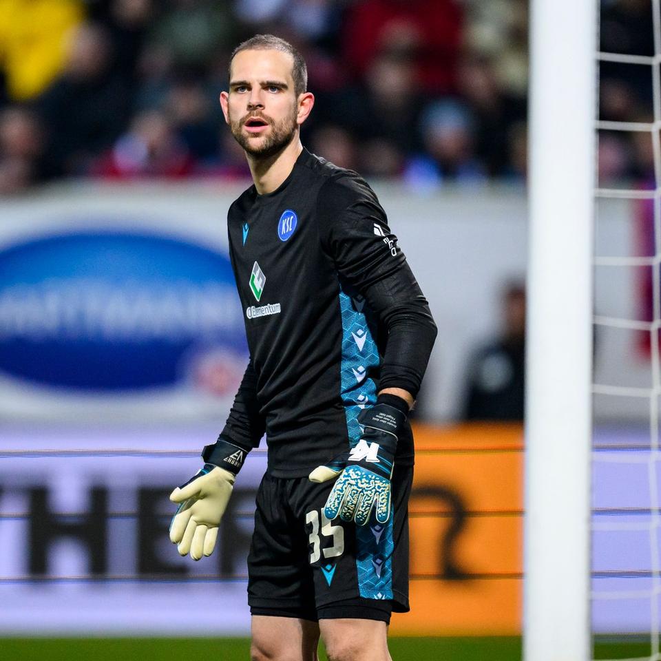 Torhüter: Aus Karlsruhe: Marius Gersbeck kehrt zu Hertha zurück | ZEIT  ONLINE