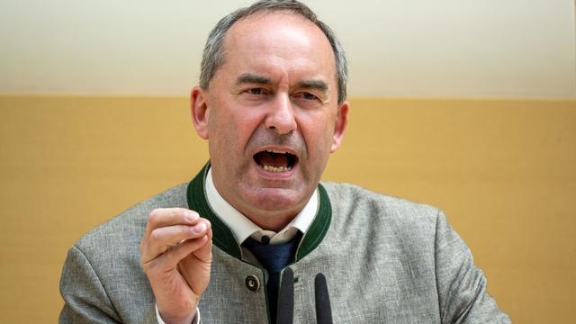 Landtag: CSU und Freie Wähler lehnen Aiwangers Entlassung ab