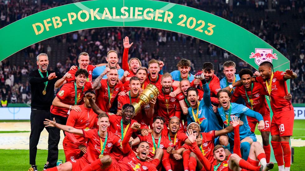 fu-ball-rb-leipzig-im-pokal-in-wiesbaden-lok-gegen-eintracht-zeit