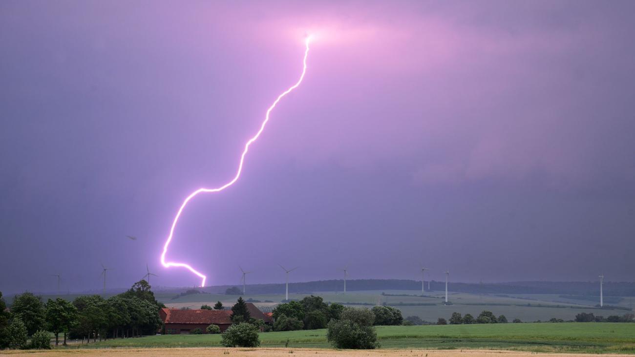 DWD: Regen Und Gewitter Ziehen über Nordrhein-Westfalen | ZEIT ONLINE