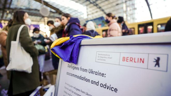 Schutzsuchende: Geflüchtete aus der Ukraine nach ihrer Ankunft am Berliner Hauptbahnhof.