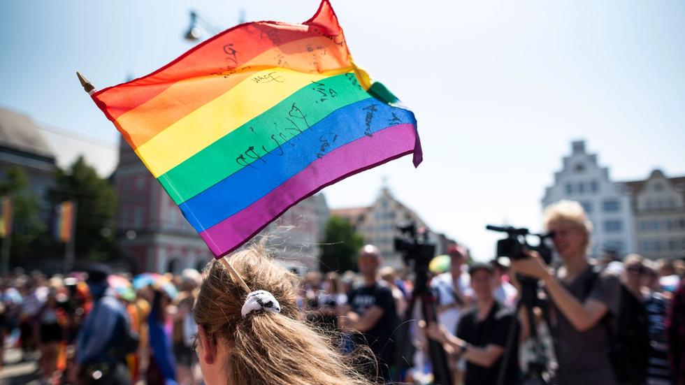 CSD: Ukrainischer Truck beim Berliner CSD