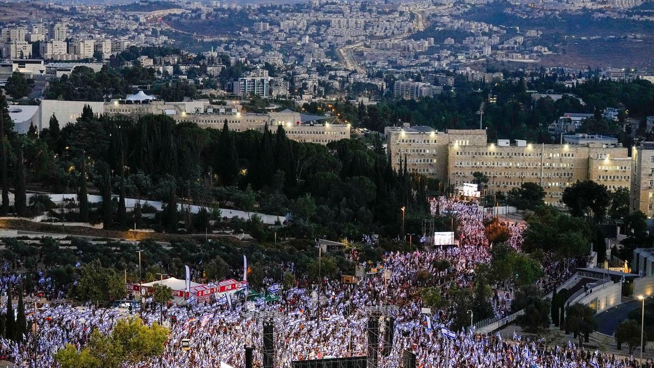 Konflikte: Israel: Knesset Berät Justizumbau, Herzog Hofft Auf Einigung ...