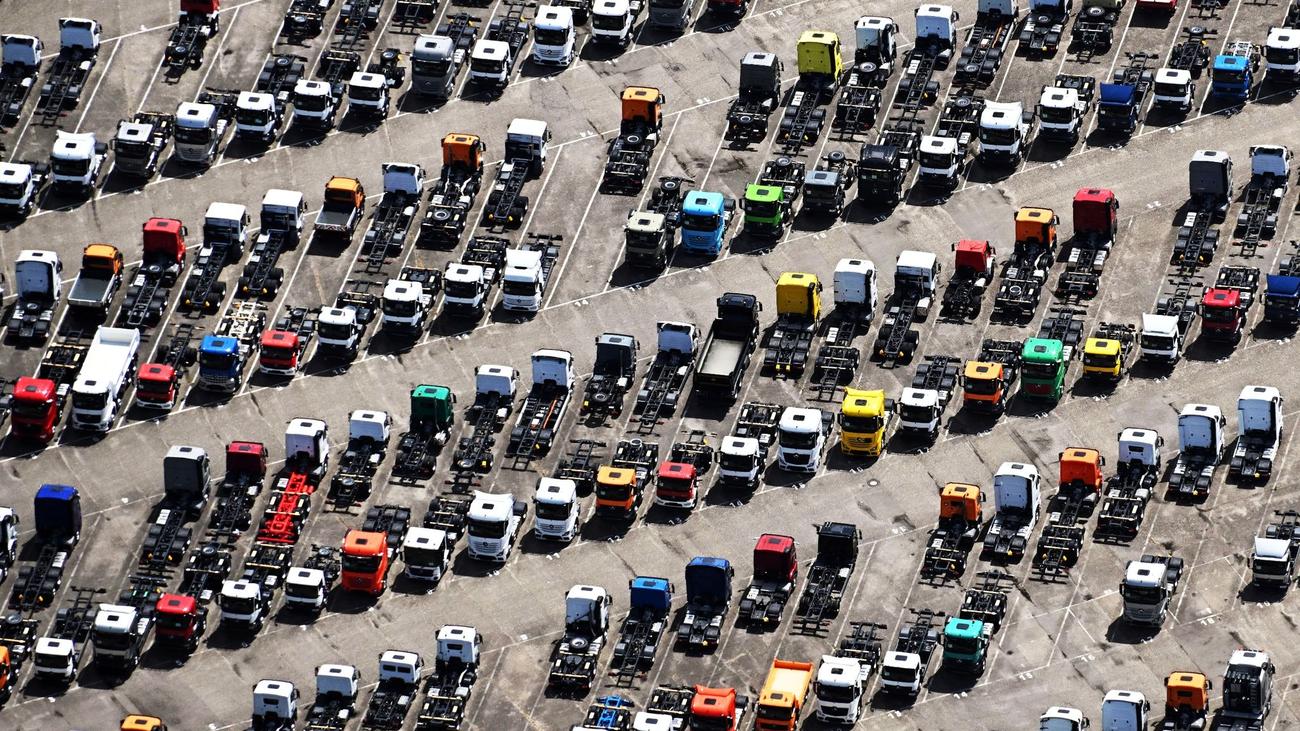 Auto: Daimler Nimmt Weniger Aufträge An: Gewinn Zieht Leicht An | ZEIT ...