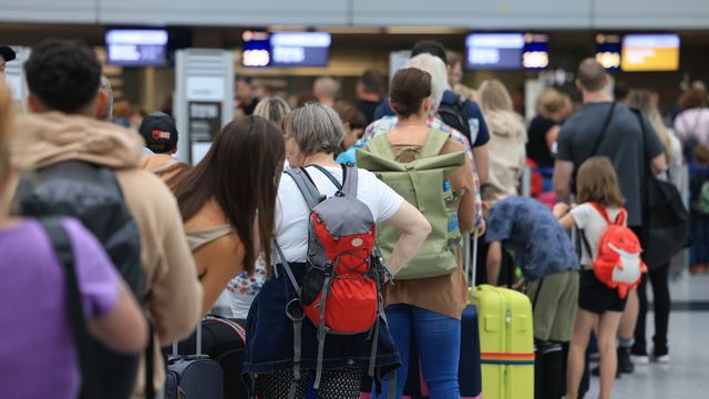 Luftverkehr: Flughafen Düsseldorf: Über 3 Millionen Fluggäste abgefertigt