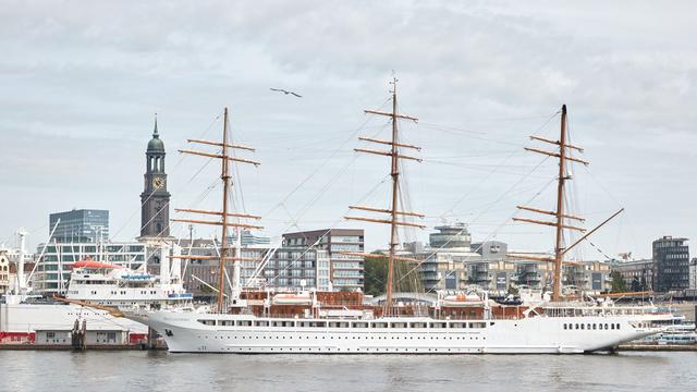Tourismus: Segelschiff «Sea Cloud Spirit» hält im Hamburger Hafen