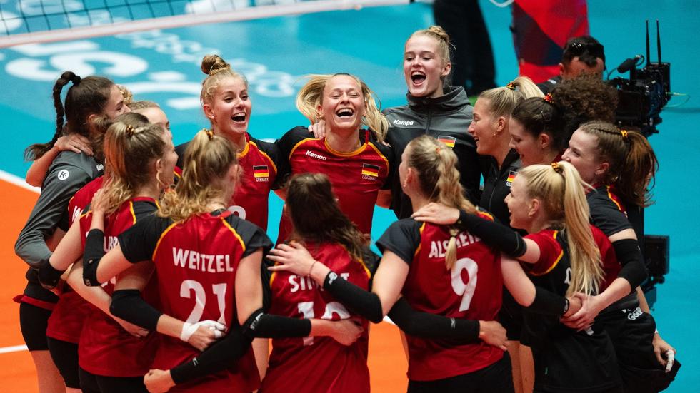 Volleyball Deutsche Volleyballerinnen siegen zum Auftakt der HeimEM