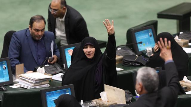 Religion: Iran: Kommission billigt umstrittenes Kopftuchgesetz
