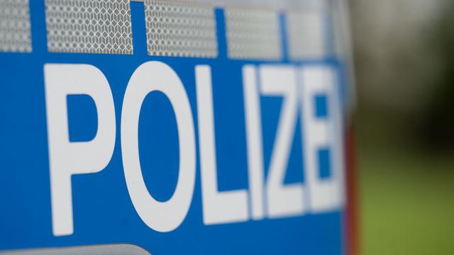 Landkreis Karlsruhe: Mann verletzt Tankstellenmitarbeiter: Flucht vor Polizei