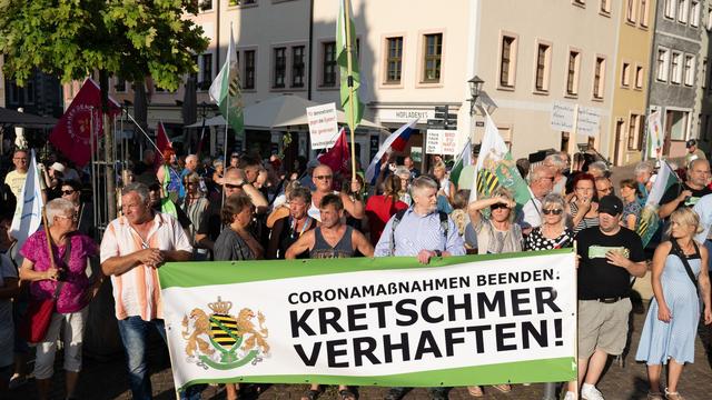 Regierung: Rechtsextreme provozieren - Kretschmer bleibt gelassen