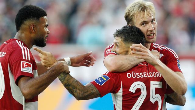 2. Bundesliga: 3:1 gegen Karlsruhe: Düsseldorf übernimmt die Tabellenspitze