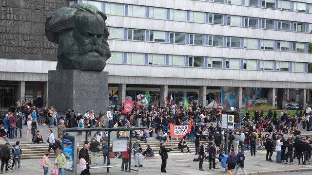 Gesellschaft: Hunderte Menschen bei Demo gegen Rassismus in Chemnitz