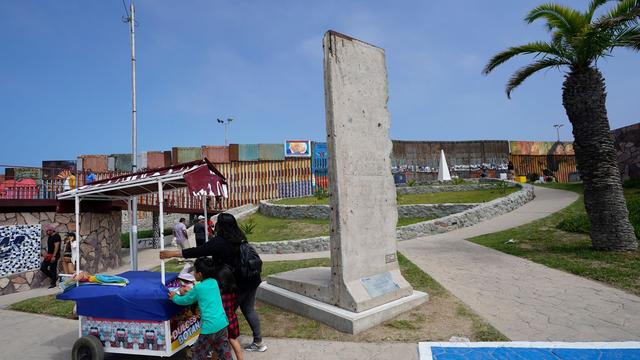 Migration: Teilstück der Berliner Mauer als Mahnmal in Stadt Tijuana