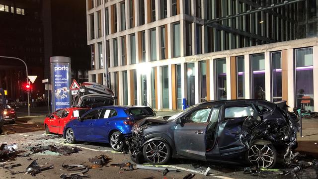 Köln: Massenunfall: Ermittlungen auch wegen versuchten Totschlags