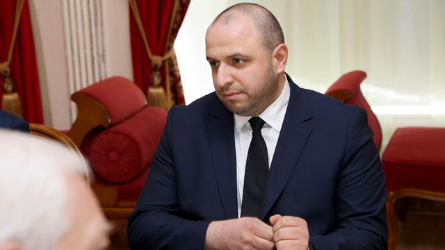 Regierung: Ukrainisches Parlament bestätigt neuen Verteidigungsminister