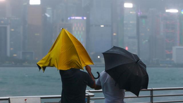 Unwetter: «Extreme Bedingungen»: Rekordregen legt Hongkong lahm