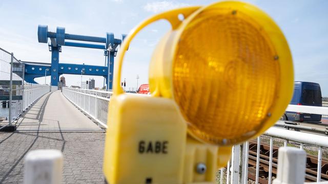 Vorpommern-Greifswald: Früher als geplant: Peene-Brücke am Freitag wieder frei