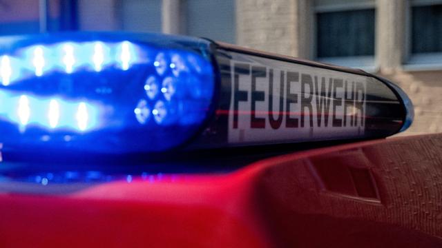 Brände: Rund 400 Strohballen in Kleve in Flammen