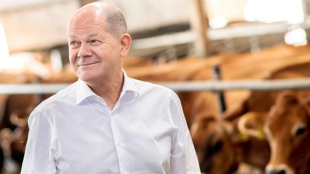 Landwirtschaft: Bundeskanzler Scholz besucht Ökobauernhof in Bremen 