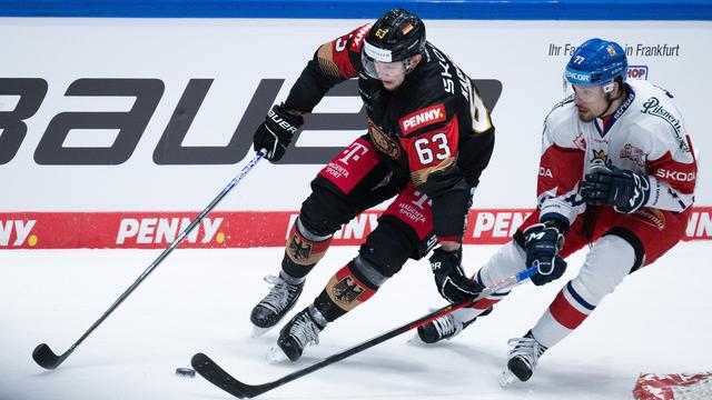 Eishockey: Eishockey-Nationalspieler Karachun bis 2025 in Schwenningen